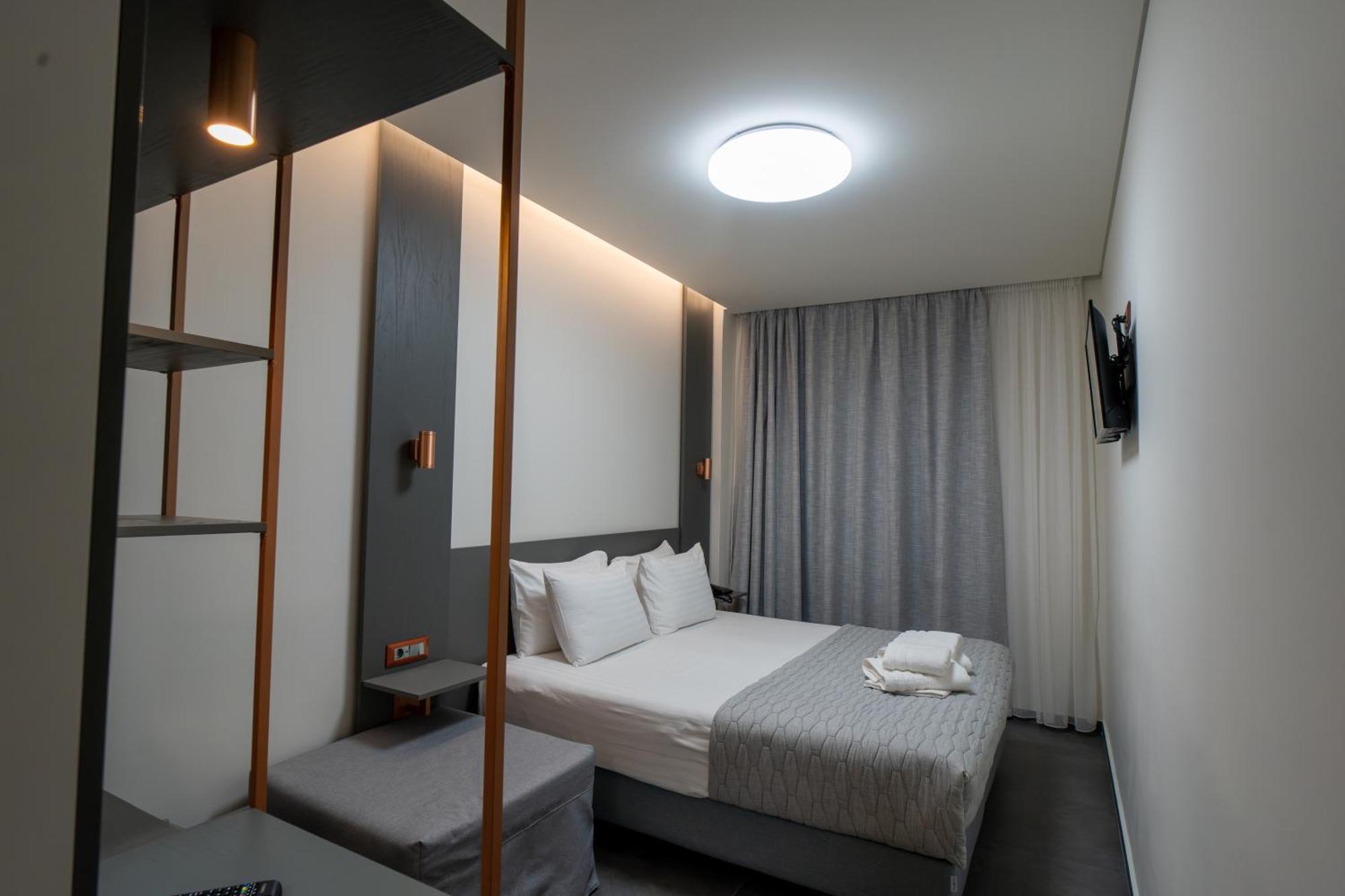 Argo Hotel Piraeus Exterior photo