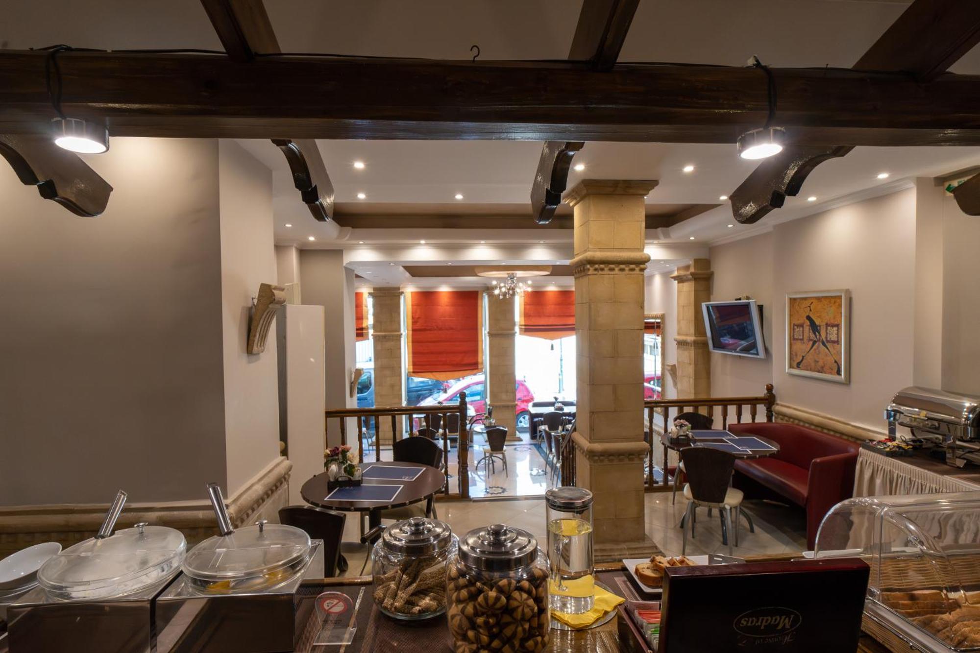 Argo Hotel Piraeus Exterior photo