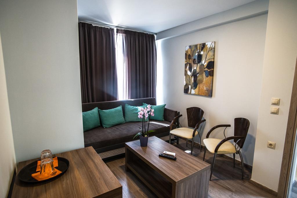Argo Hotel Piraeus Exterior photo