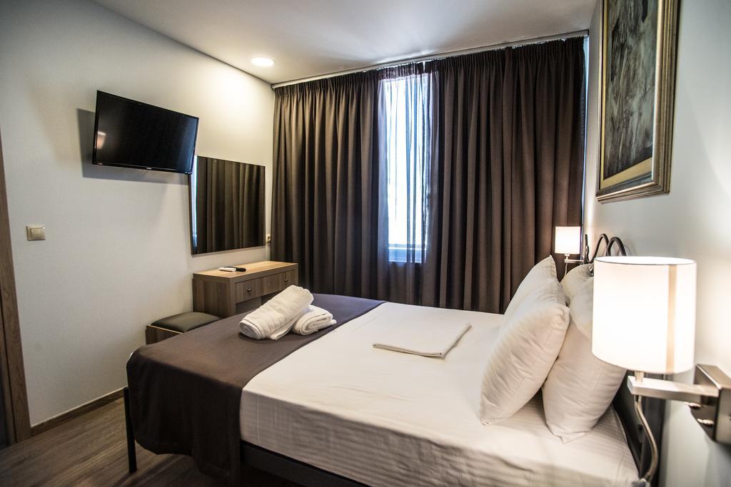 Argo Hotel Piraeus Exterior photo