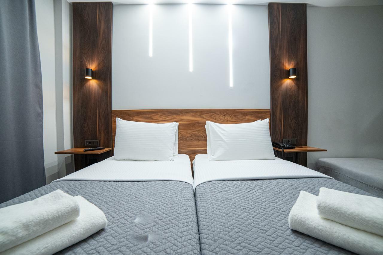Argo Hotel Piraeus Exterior photo